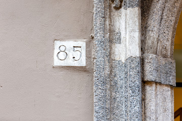 85, numero civico simbolo numerico