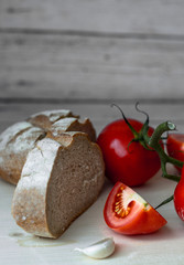 fresh tomatoes and bread