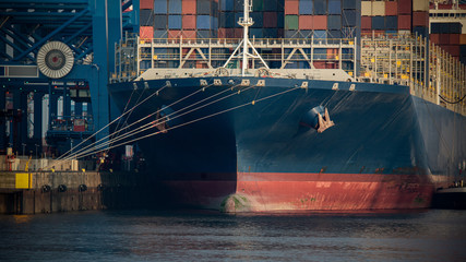 Rumpf eines großen Containerschiffs