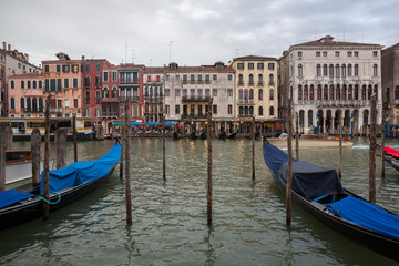 Fototapeta na wymiar The grand Canal in Venice taken near the famous Rialto Bridge.