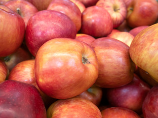Fototapeta na wymiar Ripe red garden seasonal apples. Selling ripe apples in the store.