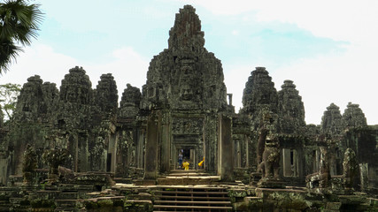 Fototapeta na wymiar wide shot of face towers and the entrance to bayon temple
