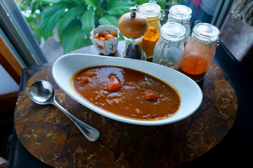 昼食の美味しいチキンカレー