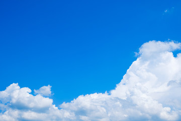 【写真素材】 青空　空　雲　真夏の空　背景　背景素材　7月　コピースペース