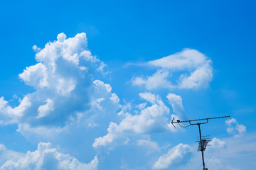 【写真素材】 青空　空　雲　真夏の空　背景　背景素材　7月　コピースペース