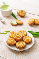 cookies with pandan cream