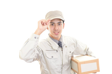 荷物を運ぶ宅配人