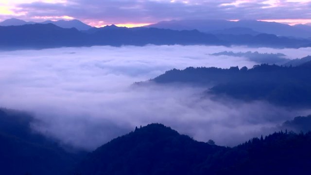 Timelapse&nbsp;of mountains in clouds at dawn