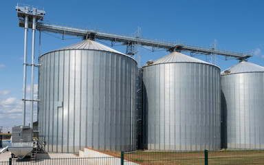 Getreidesilos - Silotürme - Annahme und Lagerung von Getreide