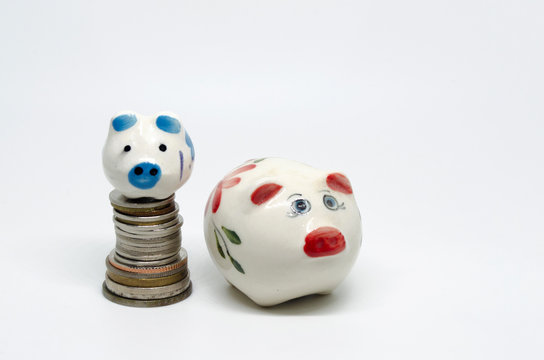 Pig shape clay stands oPig shape clay stand on pink coin bagn coins
