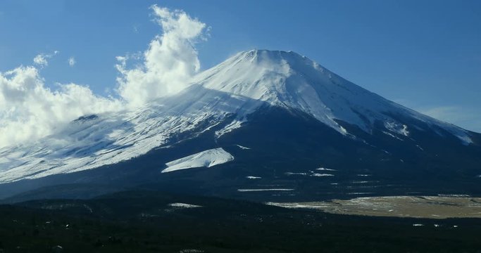 Timelapse of Fuji in clouds, Japan