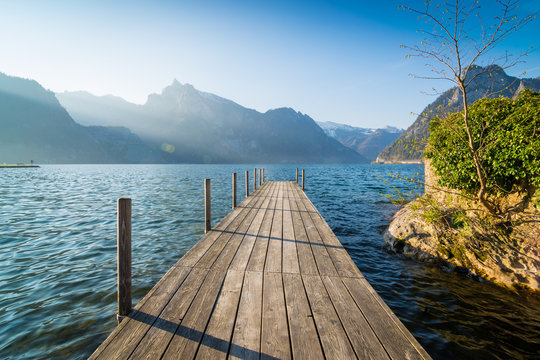 Steg am See in den Bergen - Traunsee in &Ouml;sterreich