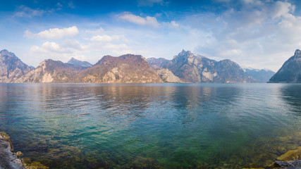 Panorama mit See in den Bergen - Traunsee in Österreich