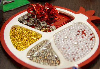 bead box with accessories