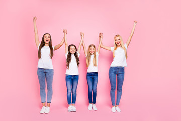 Obraz premium Full body photo of two small and two students ladies raising arms up wear casual outfit isolated pink background