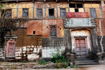 Fototapeta na wymiar Old house in street, Paithan, Aurangabad, Maharashtra