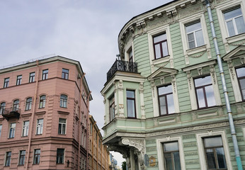 Fototapeta na wymiar Facades of old houses on Fontanka