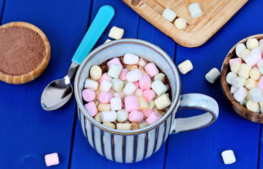 Fototapeta na wymiar Hot chocolate with mini colorful marshmallows winter drink on table