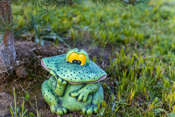 A garden figure of a frog. Close up