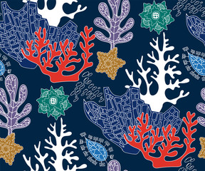Fototapeta na wymiar Hand drawn underwater natural ocean elements. Seamless pattern with reef corals. Vector sketch