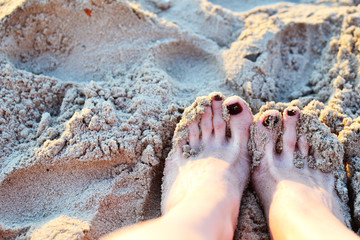 toes in a white beach in the sun