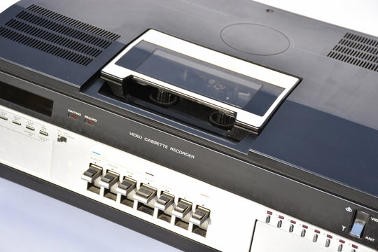 Video, Videorekorder, Beta, Betamax, Toplader, Taste, Kopftrommel, Kassette, Kassettenfach, Videokassette, 1970er, Halbzoll, Magnetband, Analog, Zoll, Band, Videoband, Knopf, Geschwindigkeit, VBS 7000
