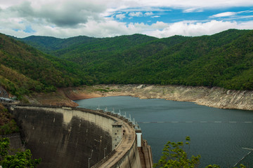 Obraz na płótnie Canvas Image of view of bhumibol dam in tak Thailand. Hydro Power Electric Dam and is the first multipurpose dam in thailand and is water storage for agriculture and electricity.. The curved concrete dam.