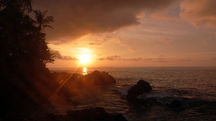 Coucher de soleil au dessus de la mer des caraïbes