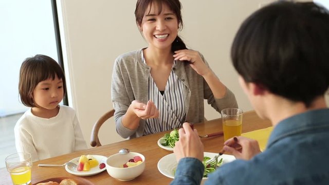Close&not;&dagger;up&not;&dagger;of family having healthy dinner