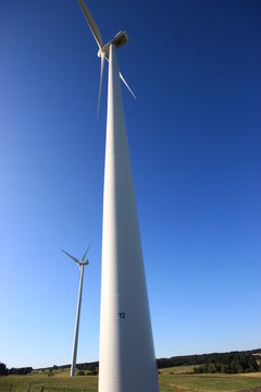 Fototapeta 2 éoliennes zoom grand angle / Auvergne  (orientation portrait)