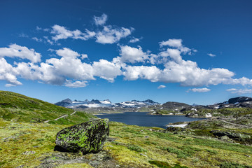 Bergpanorama mit Seen in Jotunheimen Norwegen