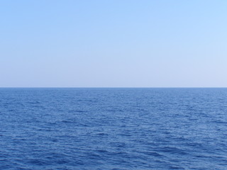 Obraz premium Calm sea and blue clear sky