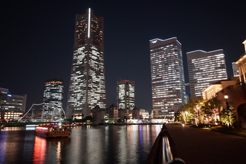 Fototapeta premium 横浜みなとみらいの夜景