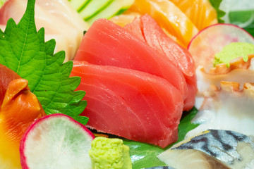 sashimi mix set include salmon, tuna, saba, tai, tako and hokkigai