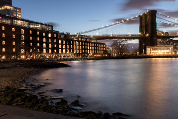 Fototapeta premium Puente de Brooklyn atardeciendo