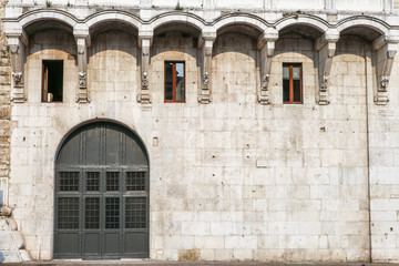 Brescia (Italy): facade and door of the Broletto building