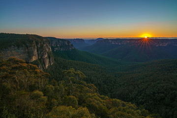 sunrise at govetts leap lookout, blue mountains, australia 10