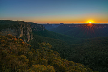 sunrise at govetts leap lookout, blue mountains, australia 16