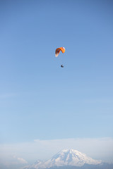 Fototapeta na wymiar paragliding in the blue sky 4