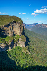 Fototapeta na wymiar hiking the govetts walk, blue mountains national park, australia 40