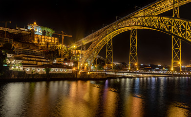 bridge D.Luís i at night