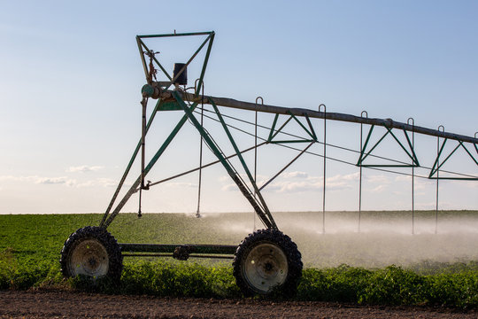 Center pivot crop irrigation system for farm management