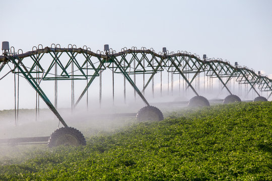 Center pivot crop irrigation system for farm management