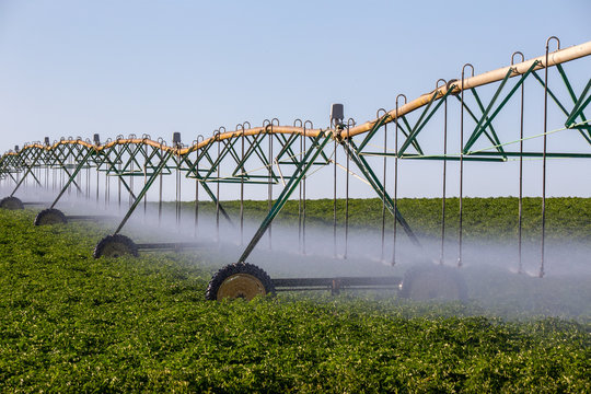 Center pivot crop irrigation system for farm management