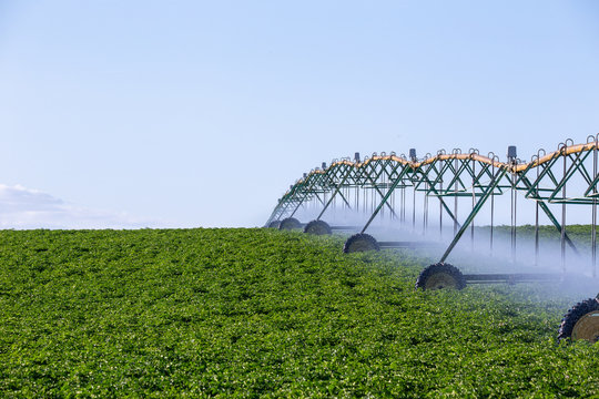 Center pivot crop irrigation system for farm management