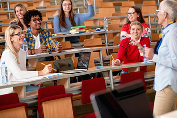 lecturer in university discussion with students.