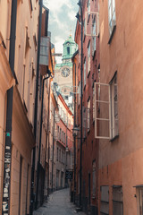 Fototapeta na wymiar narrow street in gamla stan