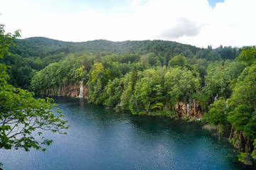 Obraz premium Beautiful Plitvice Lakes National Park in Croatia during the summer. Waterfalls and lakes complete this lush wonderland.