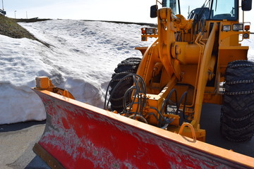 待機中の除雪車