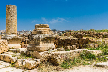 Fototapeta na wymiar The ruins of Jerash in Jordan are the best preserved city of the early Greco-Roman era, it is the largest acropolis of East Asia. The Main Street